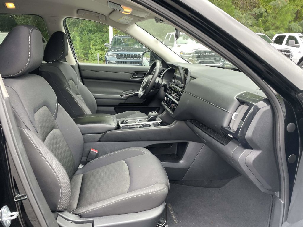 Used 2024 Nissan Pathfinder SV AWD/4WD image 11