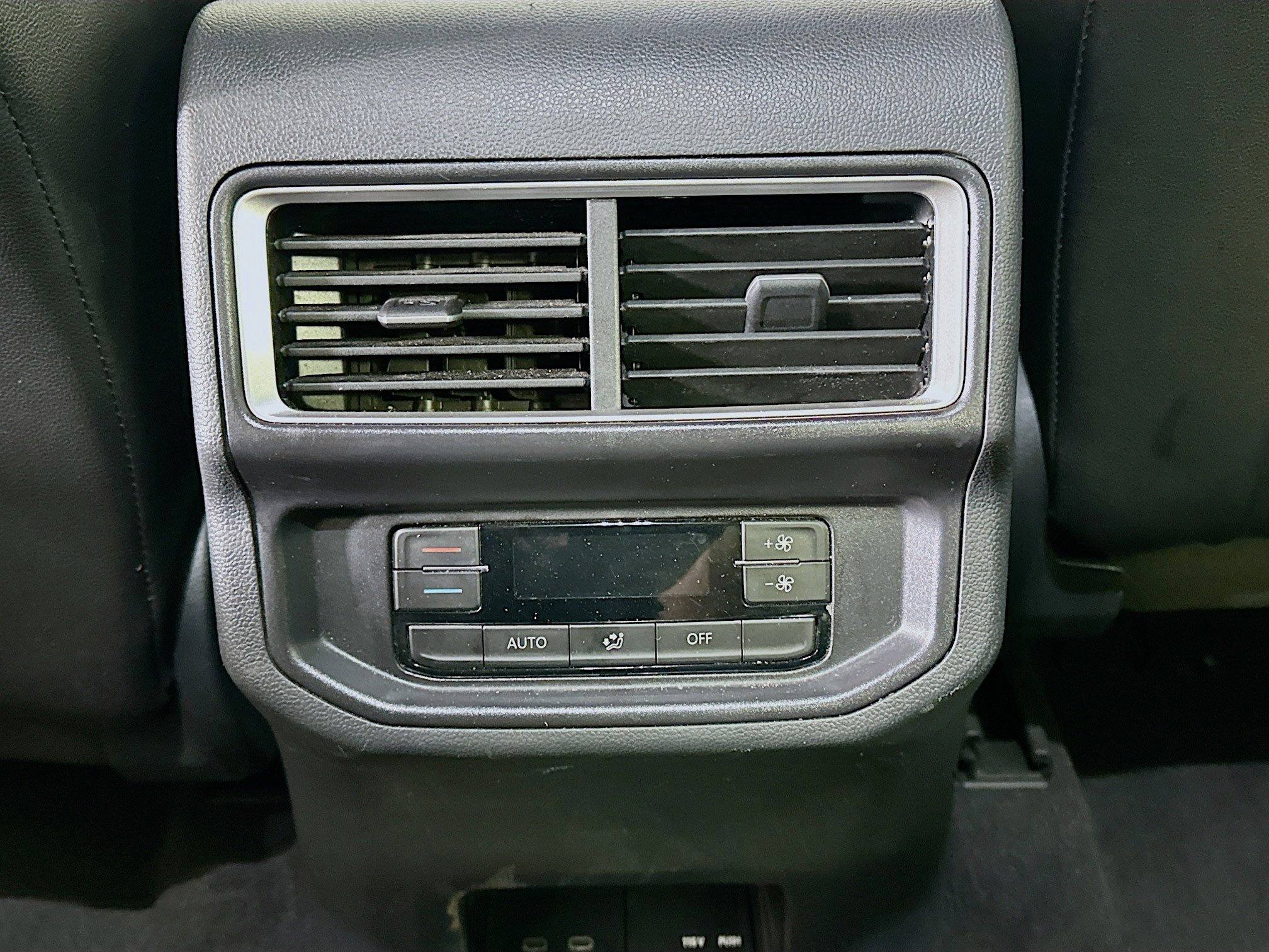 Used 2025 Volkswagen Atlas SE image 28