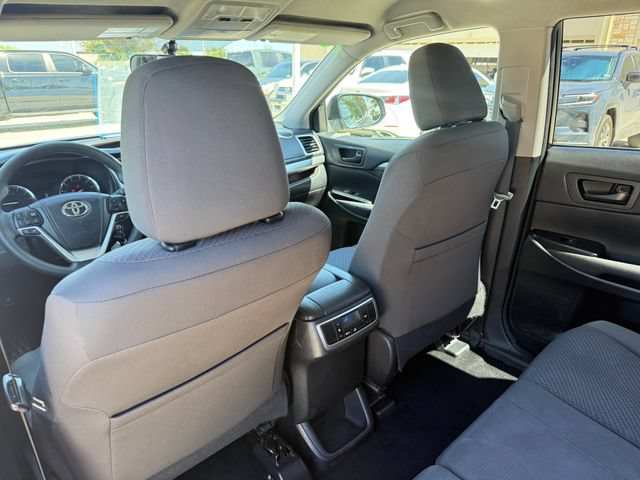 Used 2014 Toyota Highlander LE FWD image 25