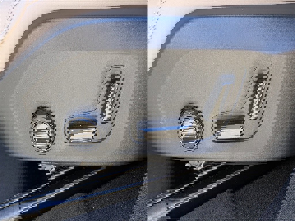 New 2026 Volvo XC90 T8 Plus w/ Protection Package Premier image 27