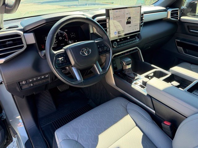 Used 2025 Toyota Tundra Limited AWD/4WD image 21