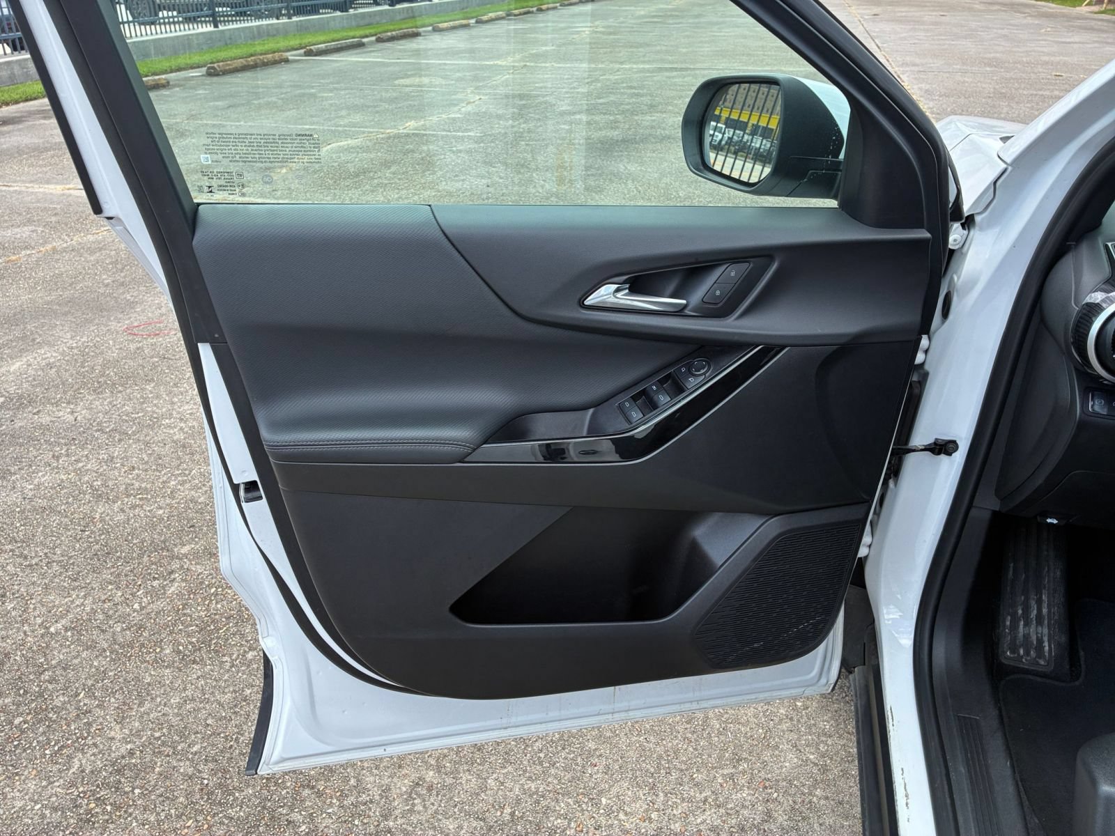 Used 2025 Chevrolet Equinox LT FWD image 18