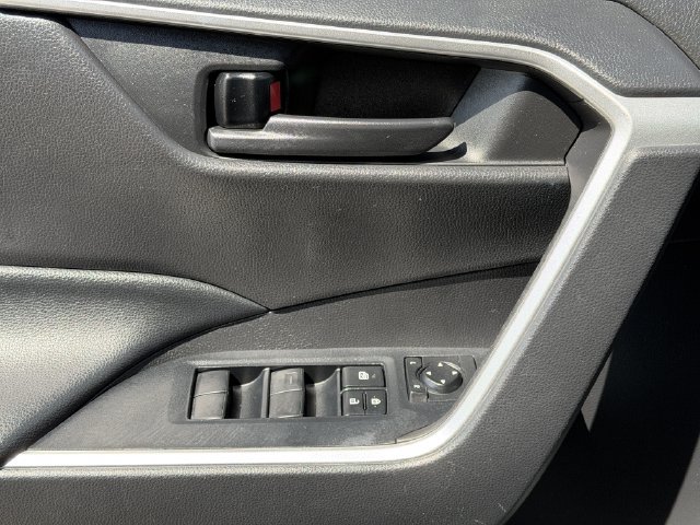 Used 2021 Toyota RAV4 LE FWD image 21