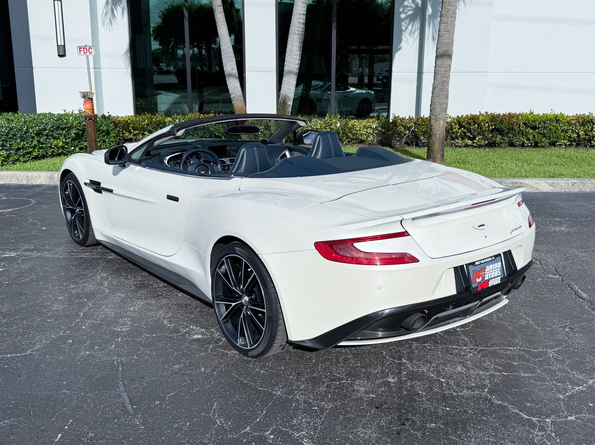 Used 2014 Aston Martin Vanquish Volante RWD image 12