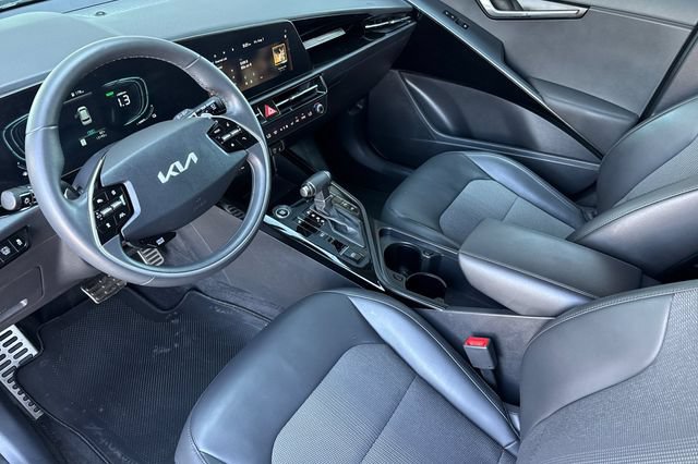 Certified 2025 Kia Niro EX Touring FWD image 12