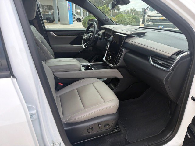 Used 2026 GMC Acadia Elevation w/ Elevation Premium Package FWD image 15
