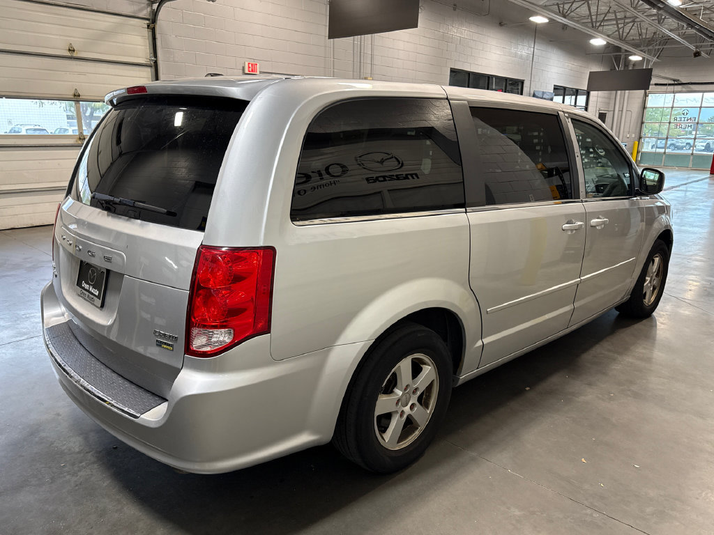 Used 2012 Dodge Grand Caravan Crew FWD image 4