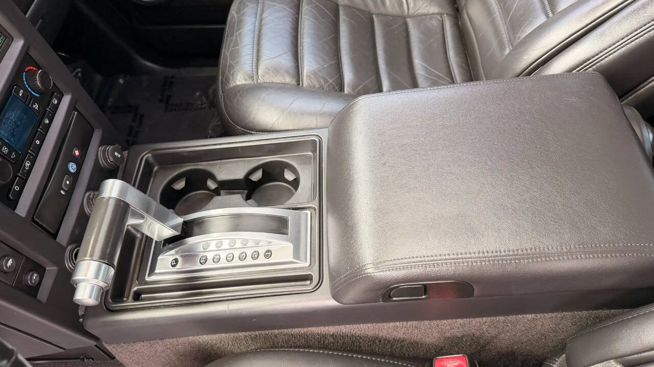 Used 2005 HUMMER H2 SUT w/ Preferred Equipment Group AWD/4WD image 22