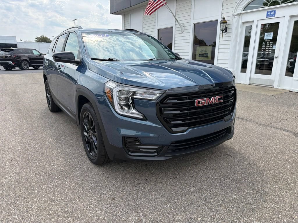 Certified 2024 GMC Terrain SLE w/ Driver Convenience Package FWD image 3