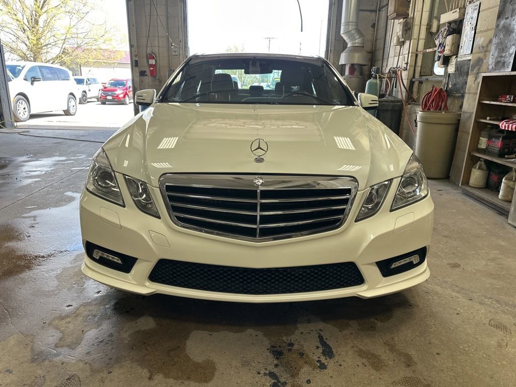 Used 2011 Mercedes-Benz E 550 4MATIC Sedan image 16