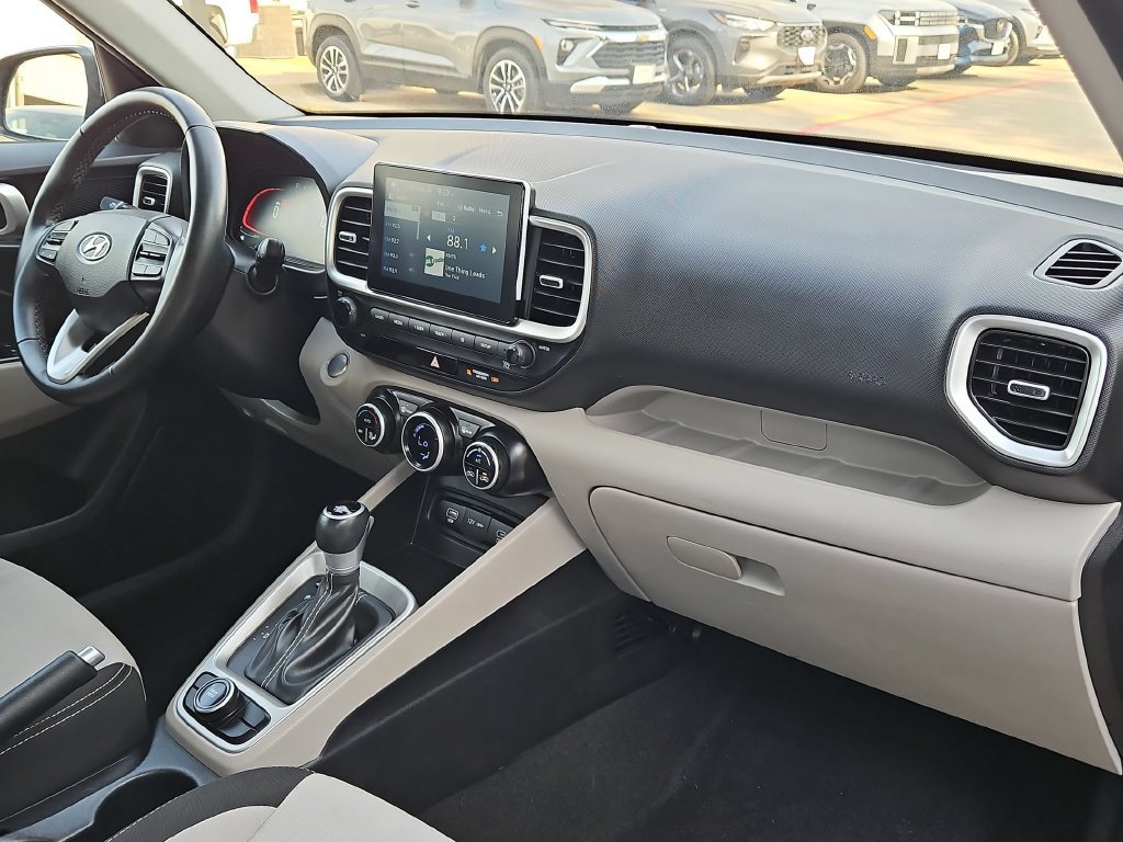 Used 2025 Hyundai Venue SEL FWD image 32
