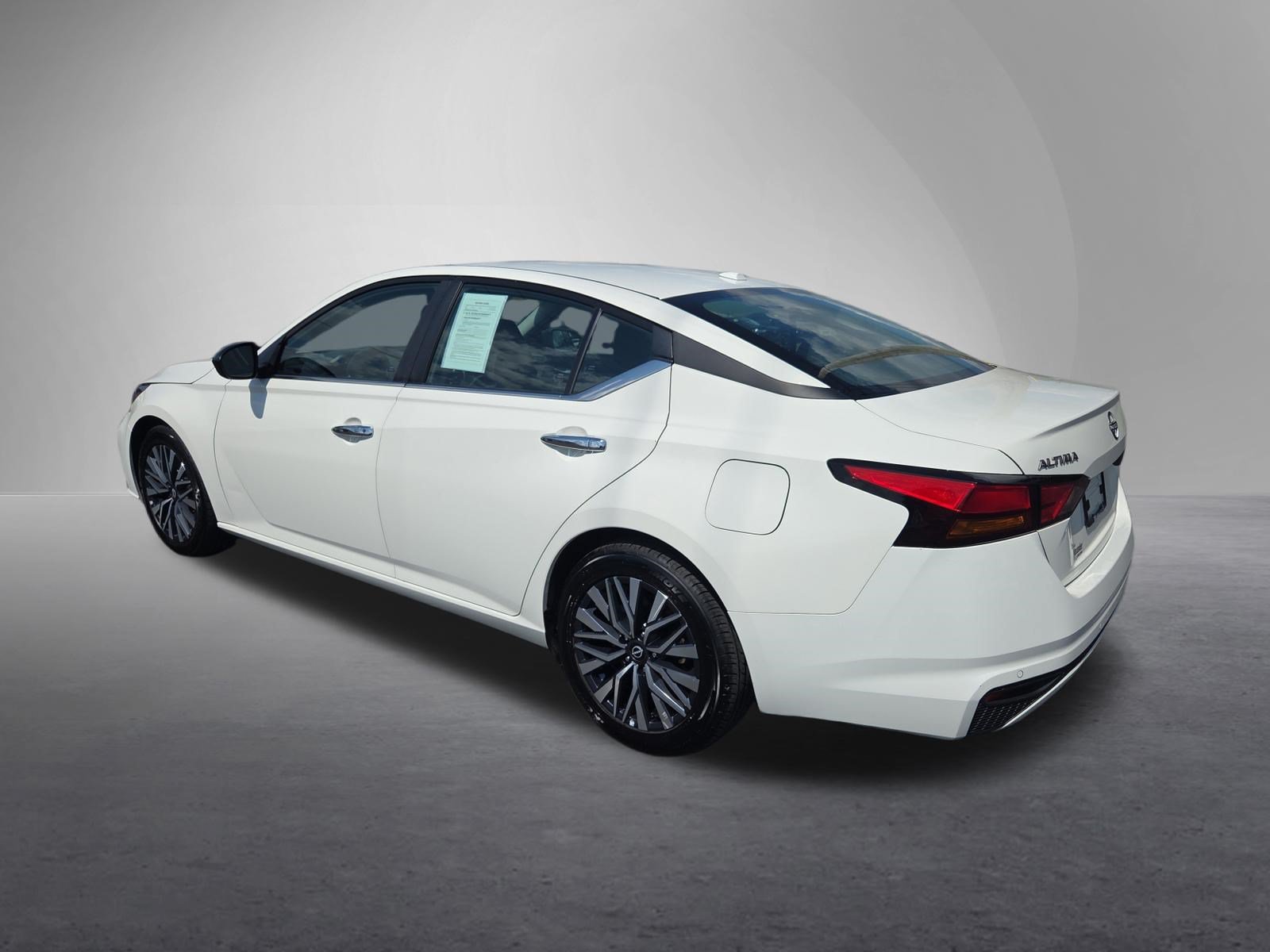 Used 2025 Nissan Altima 2.5 SV FWD image 6