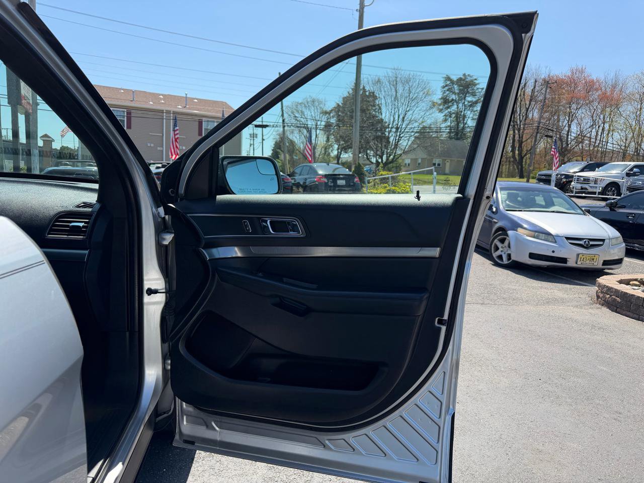 Used 2018 Ford Explorer XLT w/ Equipment Group 202A image 19