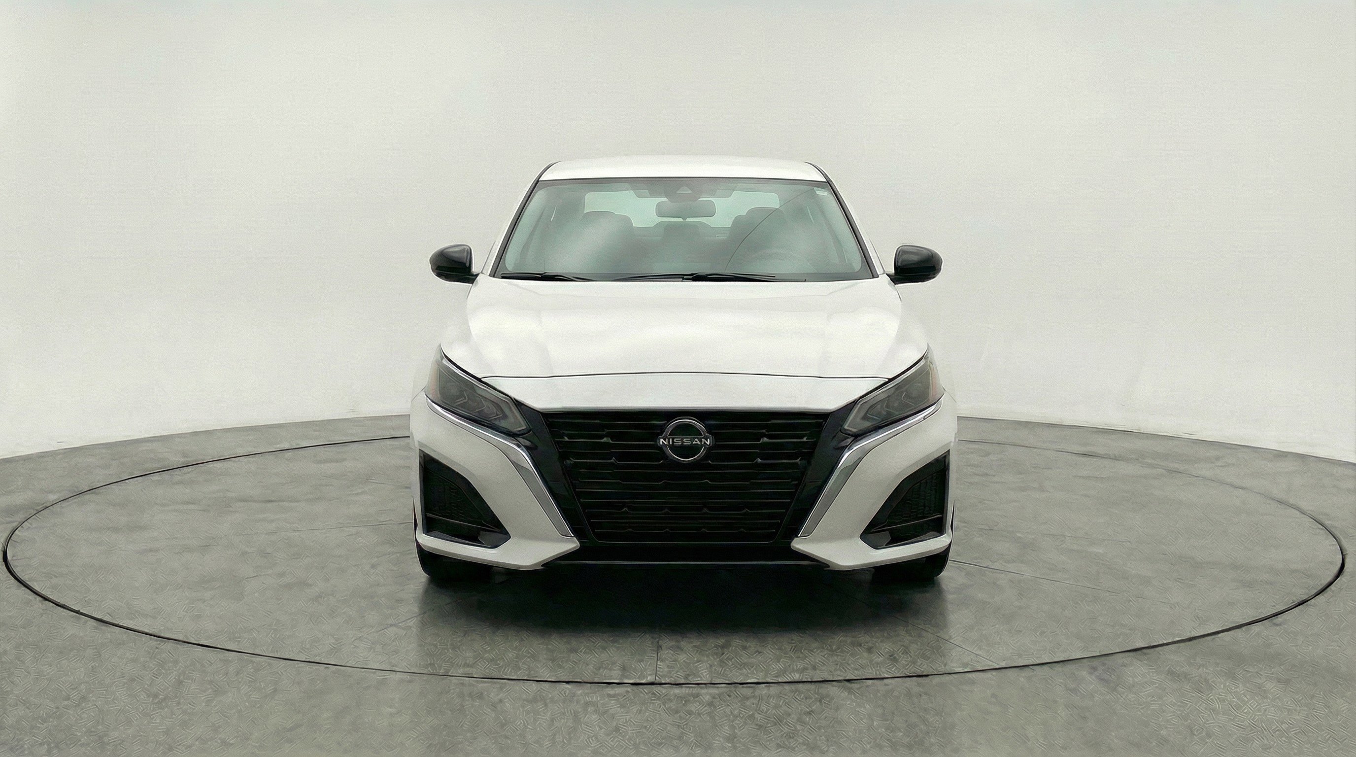 Used 2025 Nissan Altima 2.5 SV image 2