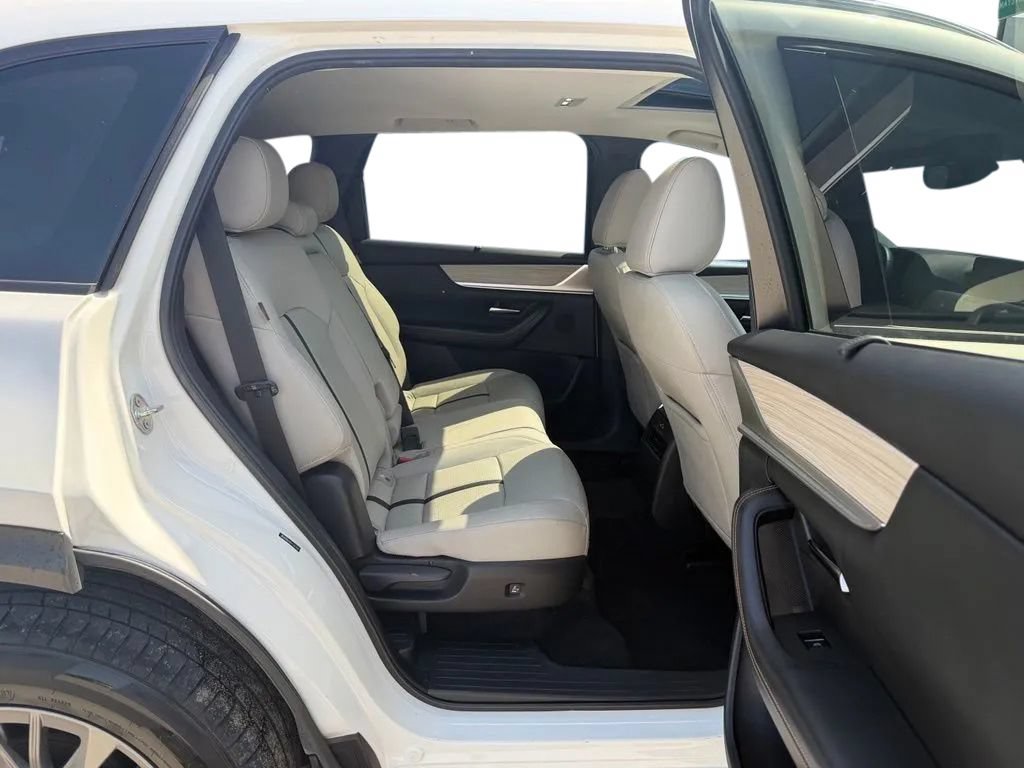 Used 2024 MAZDA CX-90 Plug-In Hybrid w/ Preferred AWD/4WD image 30