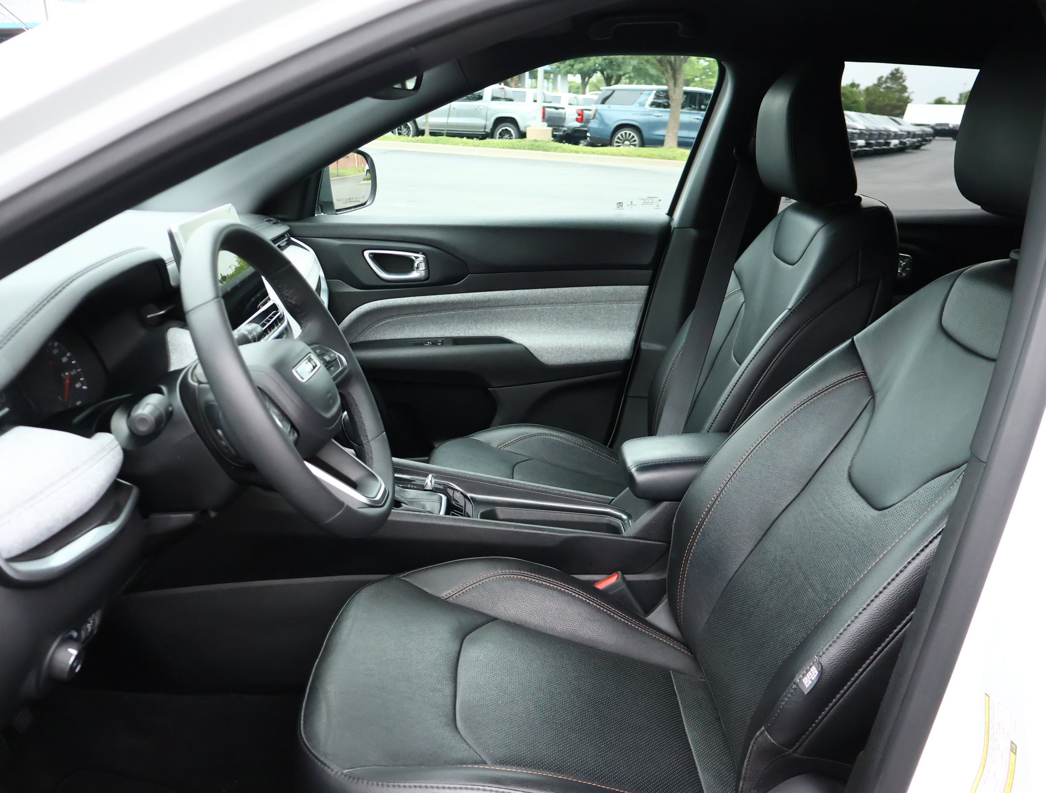 Used 2023 Jeep Compass Latitude AWD/4WD image 10