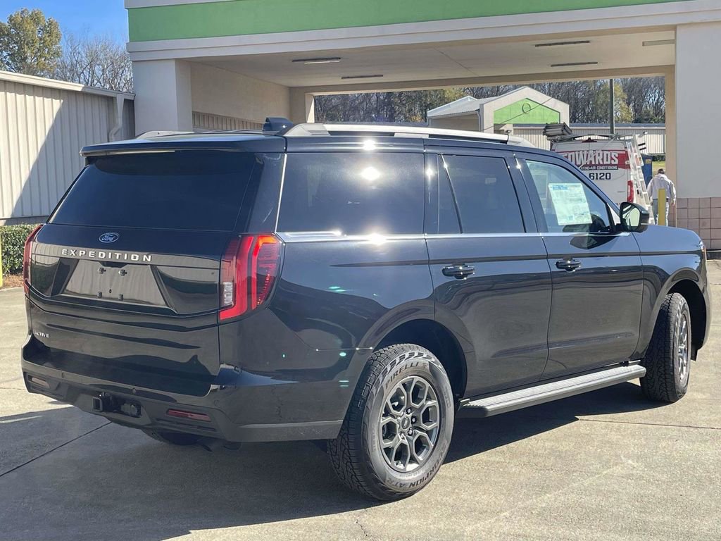 New 2025 Ford Expedition Active image 3