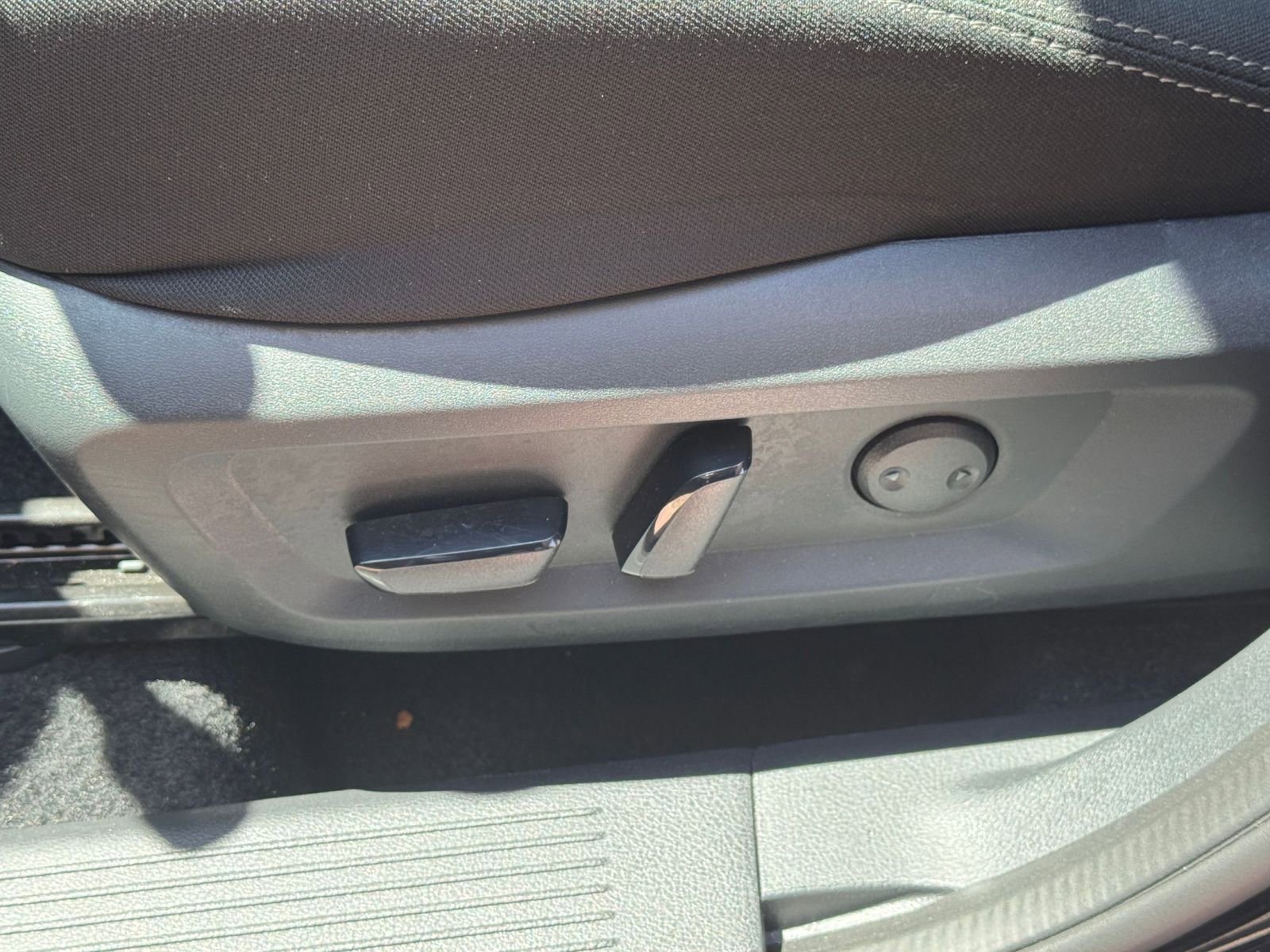 Used 2025 Nissan Rogue SV FWD image 22