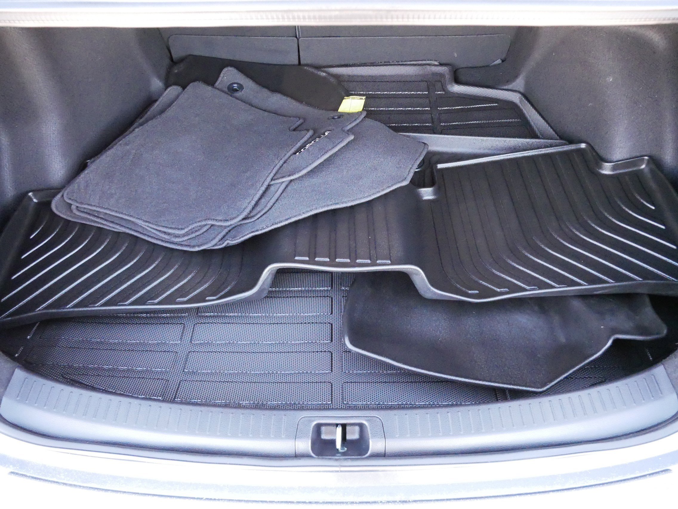 Used 2023 Toyota Corolla SE w/ SE Premium Package image 18