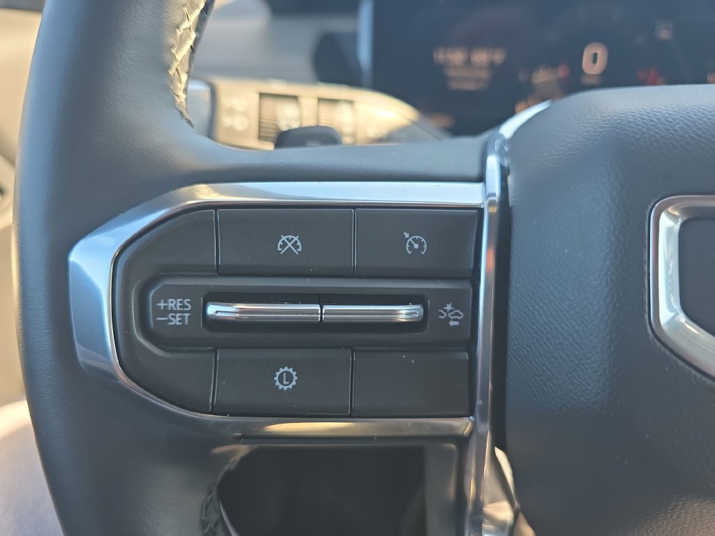 Used 2026 GMC Acadia Elevation w/ Elevation Premium Package FWD image 32