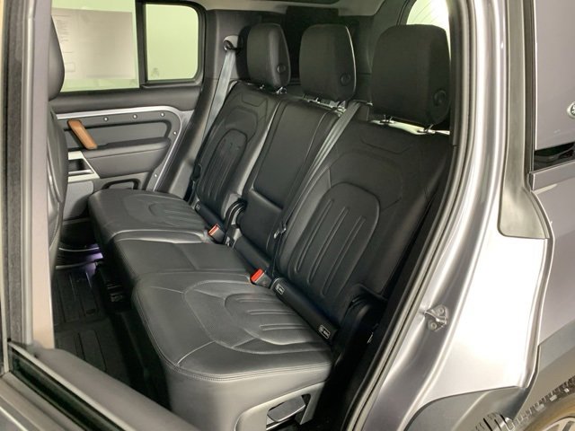 Used 2020 Land Rover Defender 110 HSE image 25