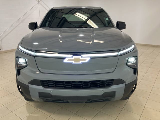 Used 2025 Chevrolet Silverado EV LT image 9