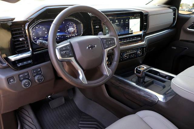 Used 2025 Chevrolet Silverado 1500 LTZ AWD/4WD image 20