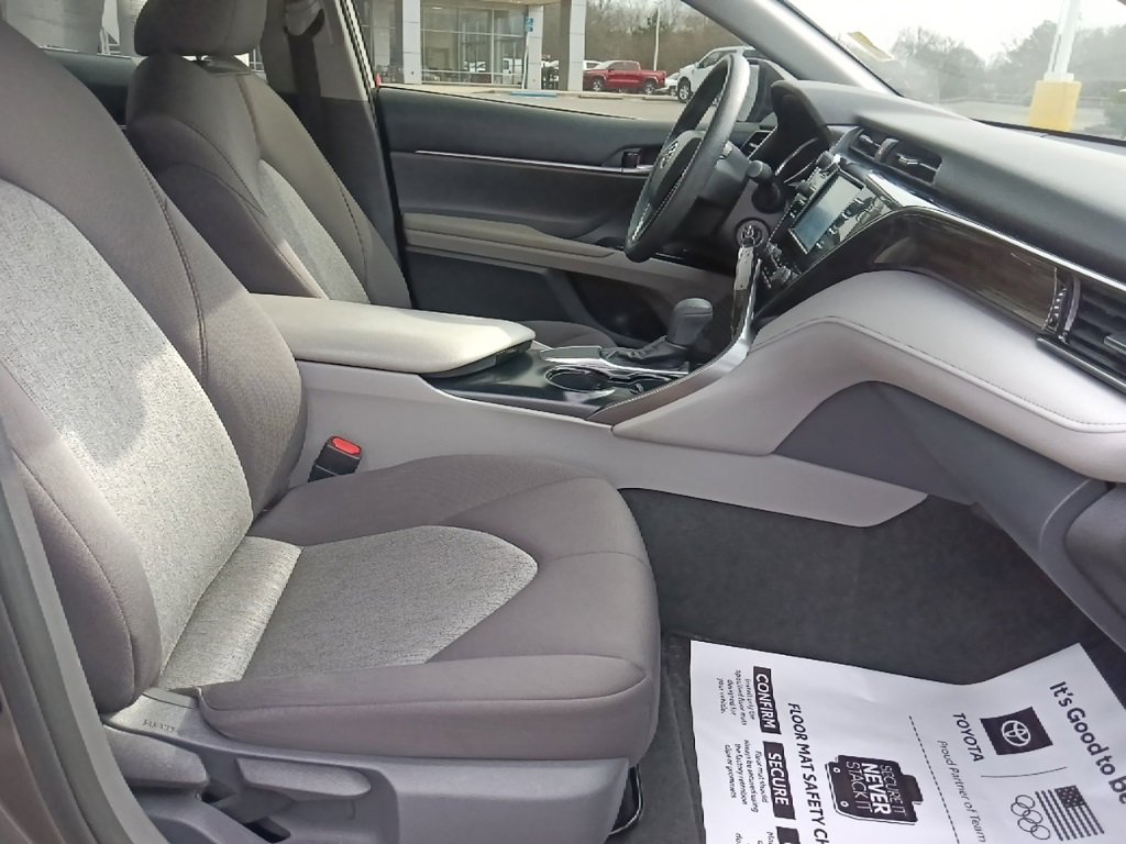 Used 2019 Toyota Camry LE w/ Phone Cable & Charge Package image 29