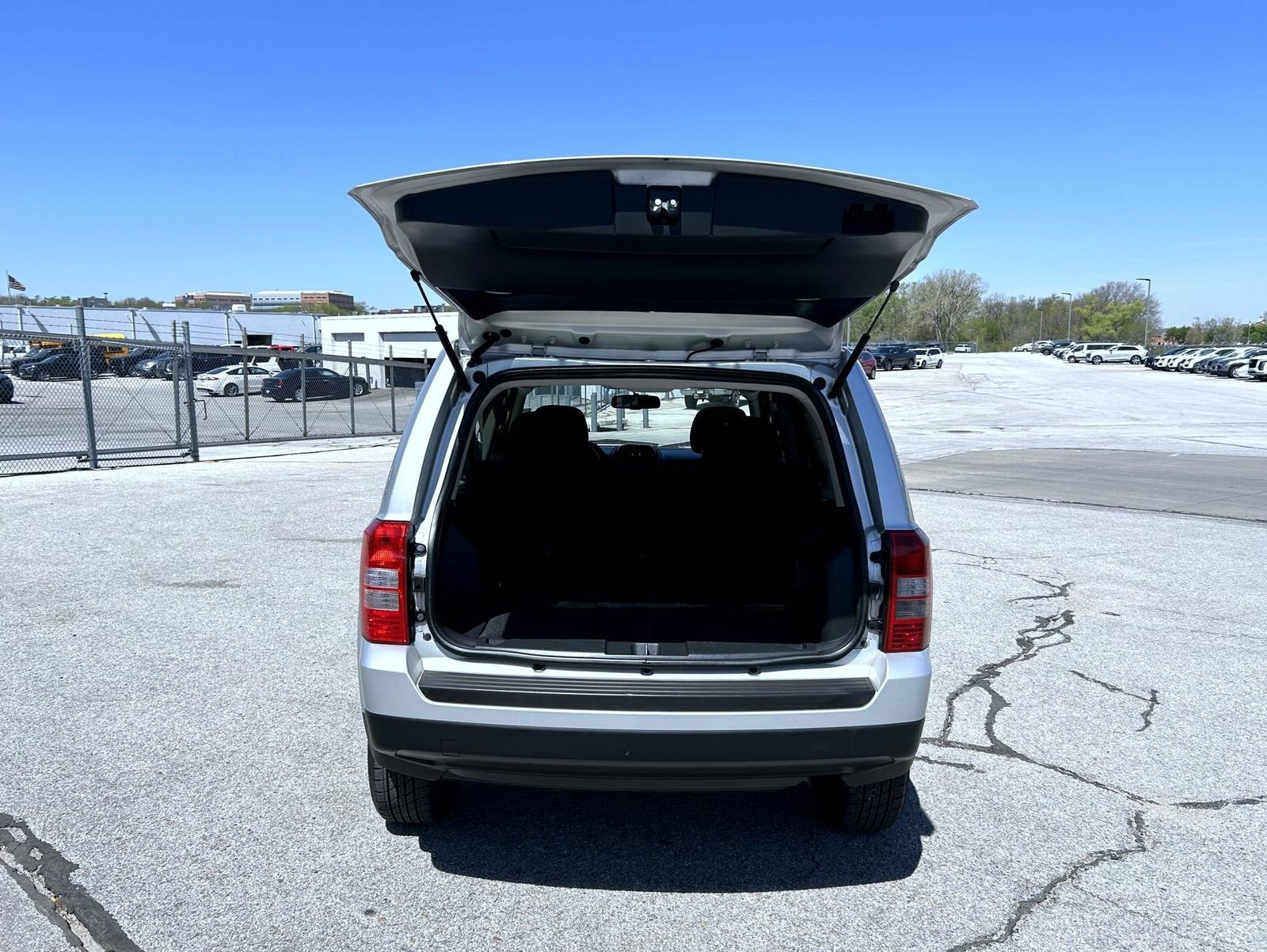 Used 2013 Jeep Patriot Latitude AWD/4WD image 21