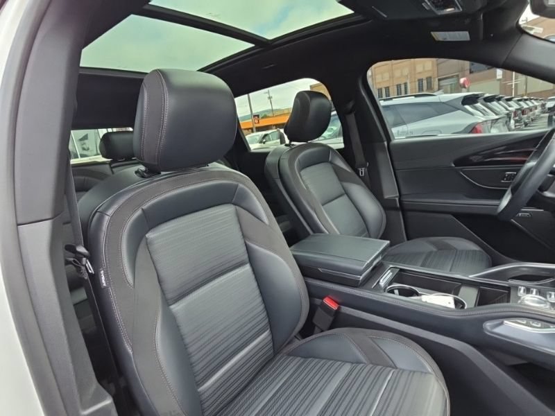 Used 2025 Lincoln Nautilus Reserve w/ Jet Appearance Package AWD/4WD image 16