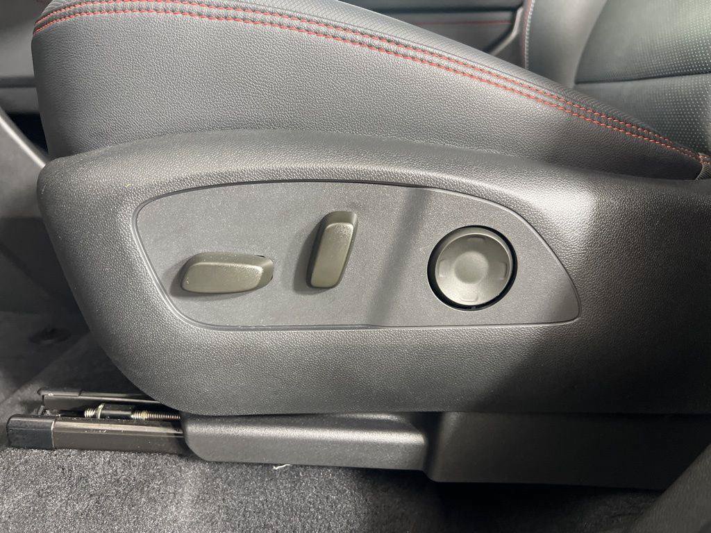 Used 2024 Chevrolet Traverse RS FWD image 20