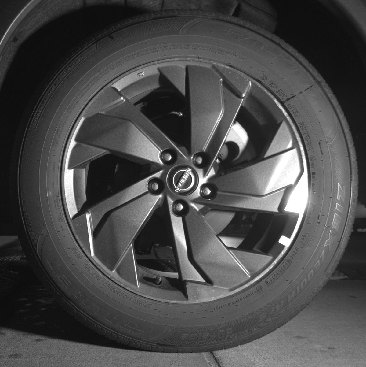 Used 2025 Nissan Rogue SV image 14