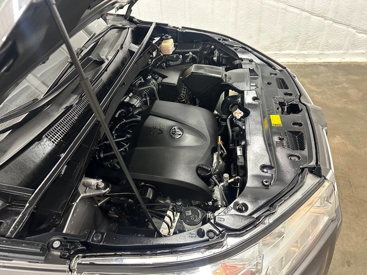 Used 2018 Toyota Highlander XLE image 19