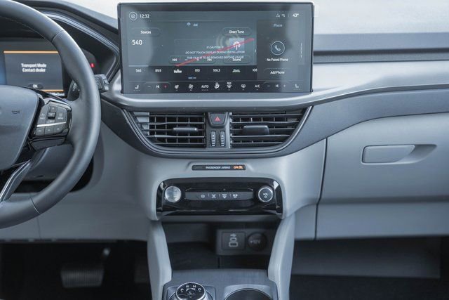 New 2026 Ford Escape SE w/ Class II Trailer Tow Package image 32