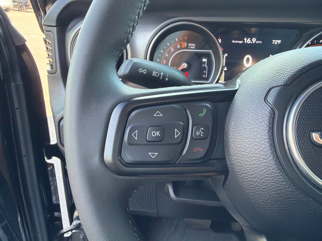 Used 2023 Jeep Gladiator Sport AWD/4WD image 21