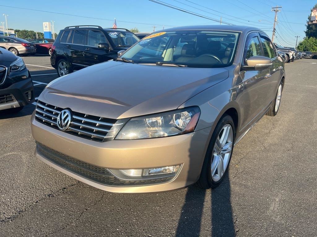 Used 2015 Volkswagen Passat TDI SEL Premium FWD image 1