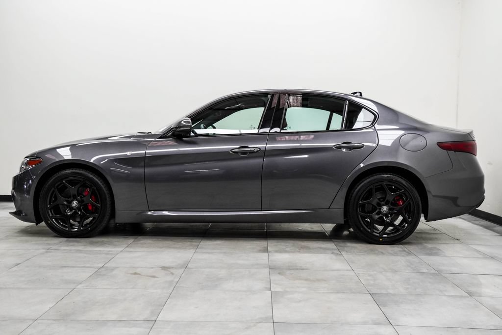 Used 2023 Alfa Romeo Giulia Ti AWD/4WD image 9