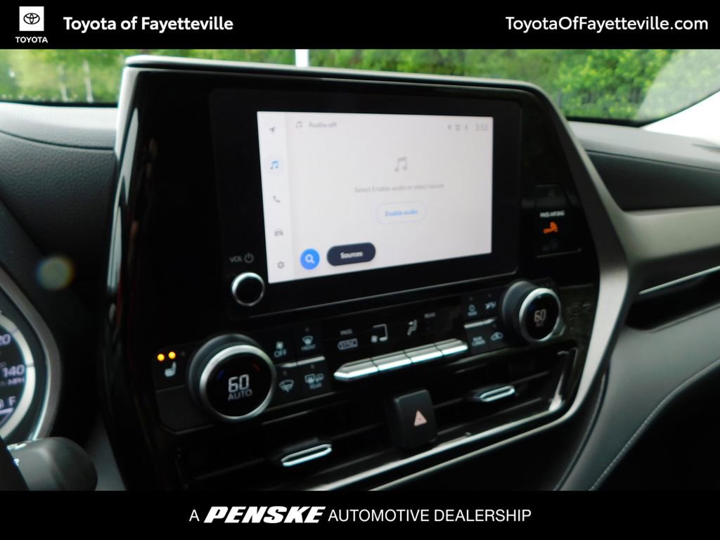 Used 2023 Toyota Highlander XLE AWD/4WD image 11