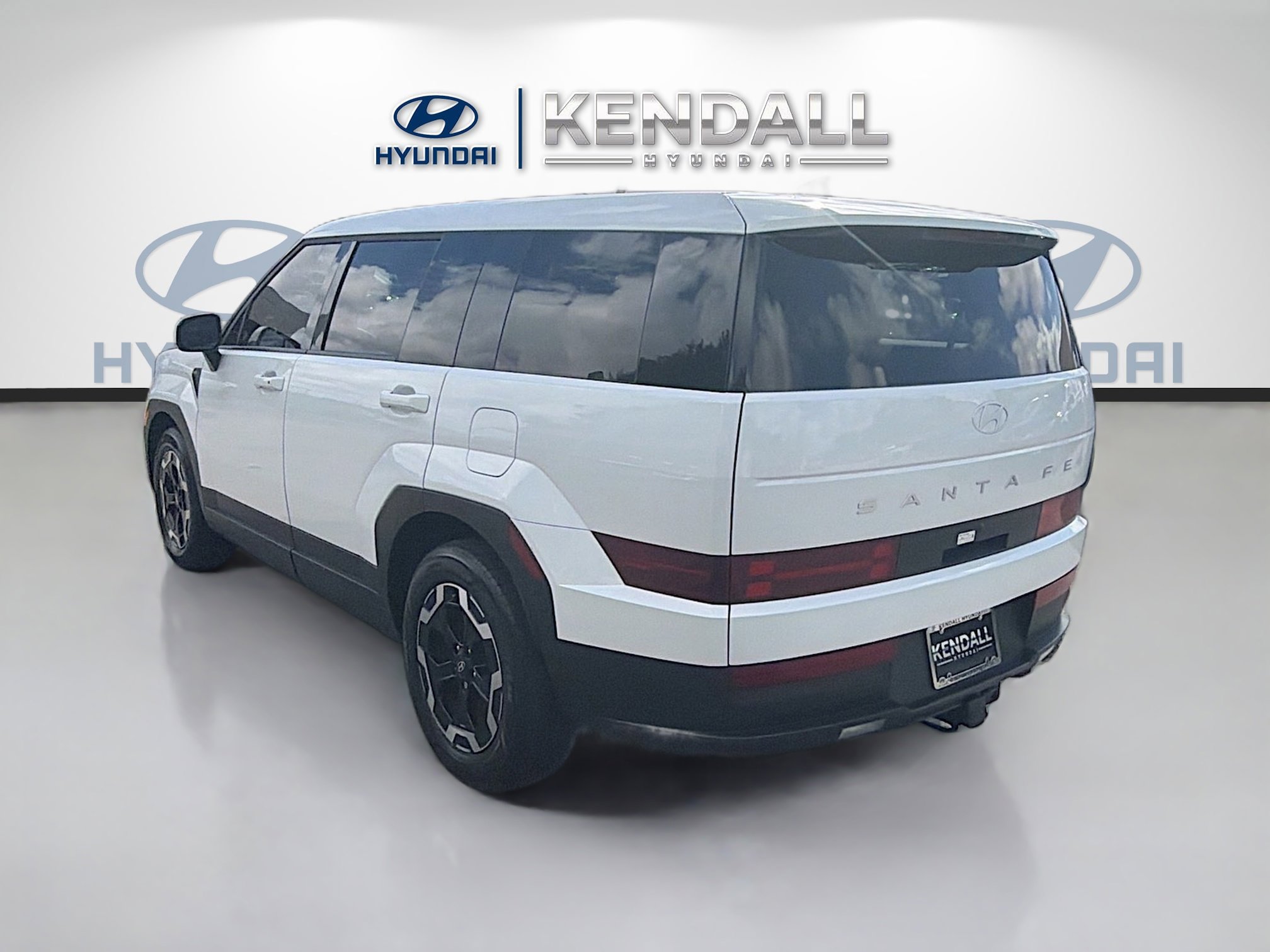 Used 2025 Hyundai Santa Fe SE FWD image 4
