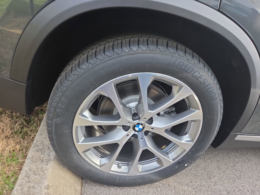 New 2026 BMW X5 xDrive40i w/ Climate Comfort Package image 4