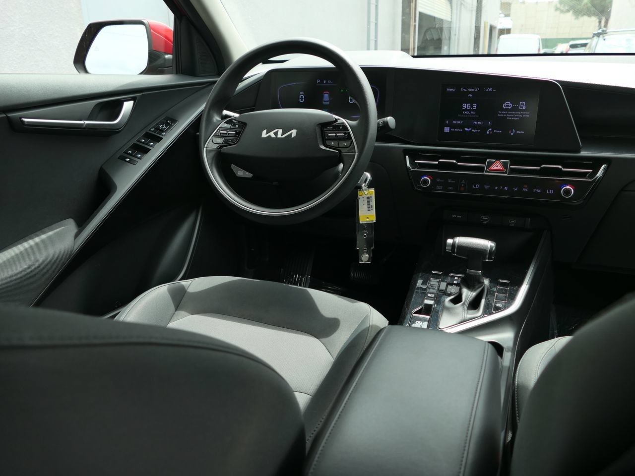 Used 2023 Kia Niro LX FWD image 25