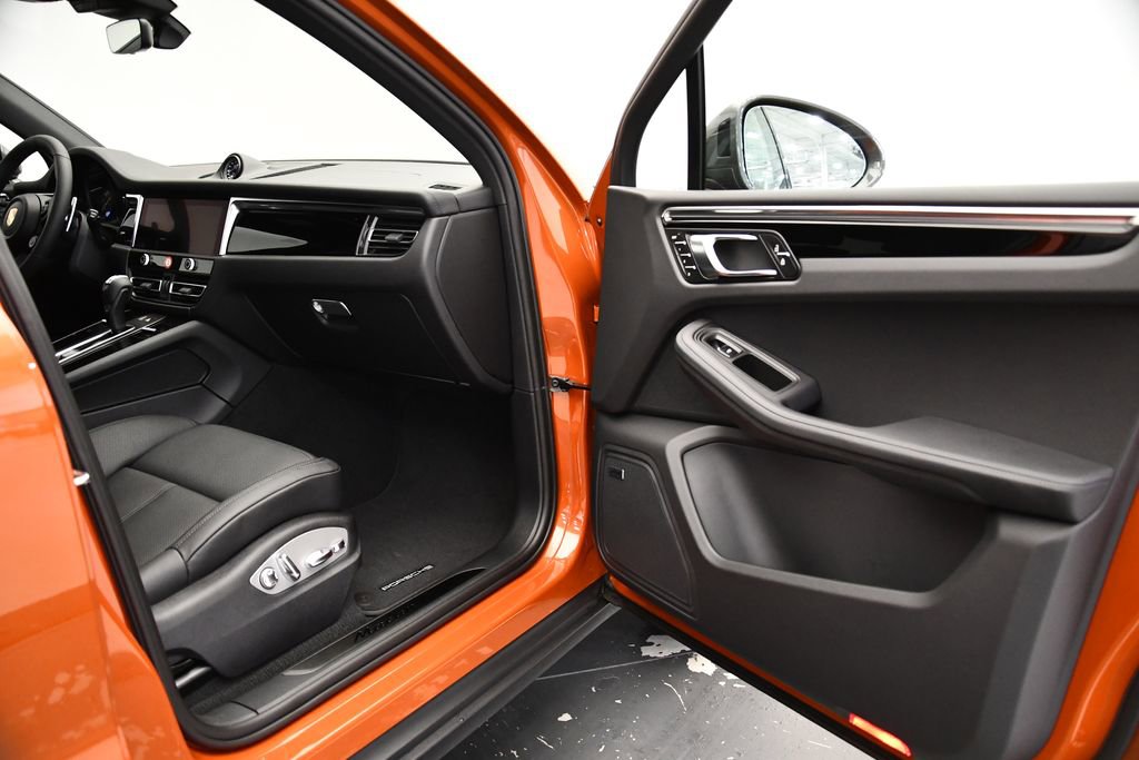 Used 2025 Porsche Macan Turbo image 47