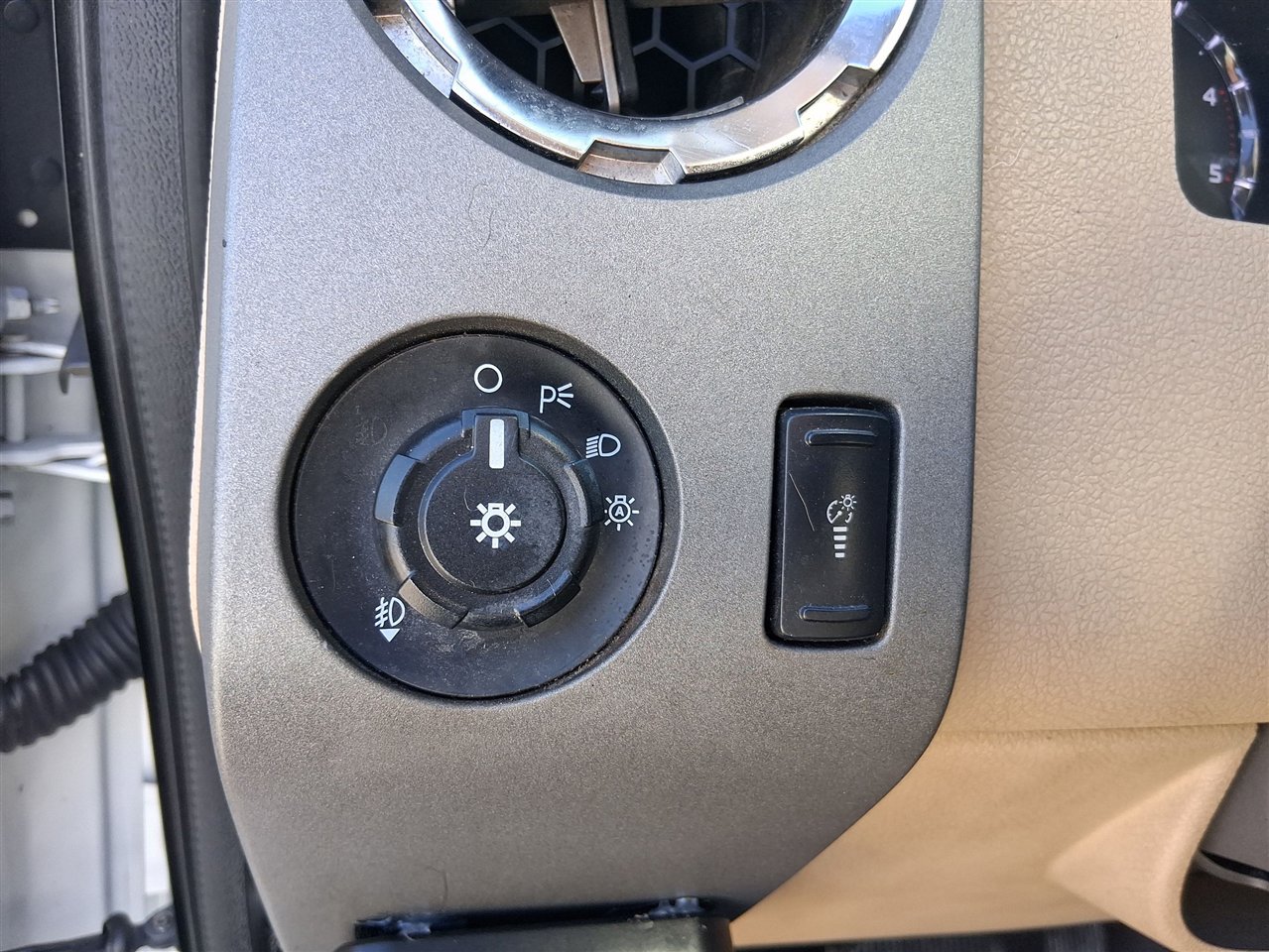 Used 2012 Ford F250 Lariat w/ Lariat Interior Pkg image 21