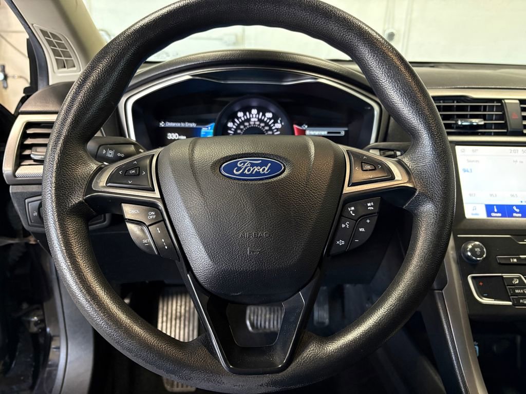 Used 2020 Ford Fusion SE image 20