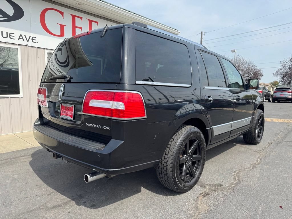 Used 2010 Lincoln Navigator 4WD image 3