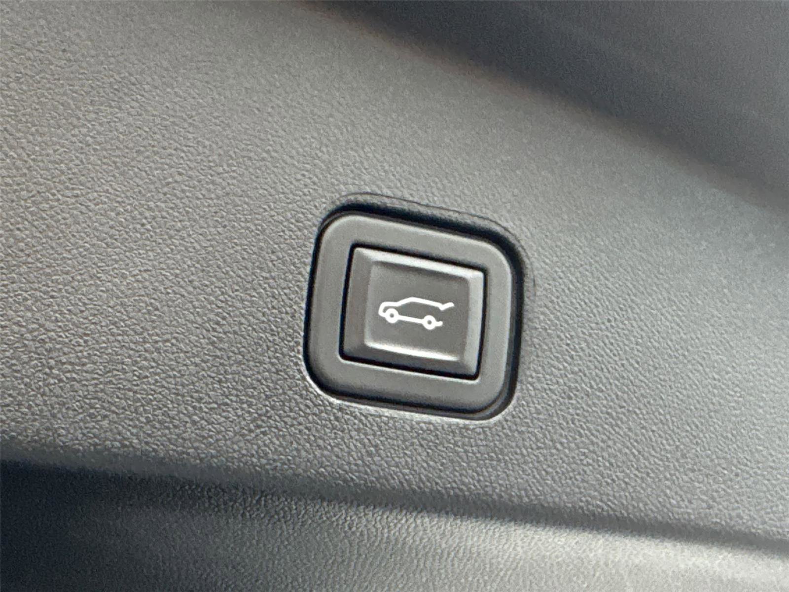 Used 2024 Cadillac Lyriq Sport image 13