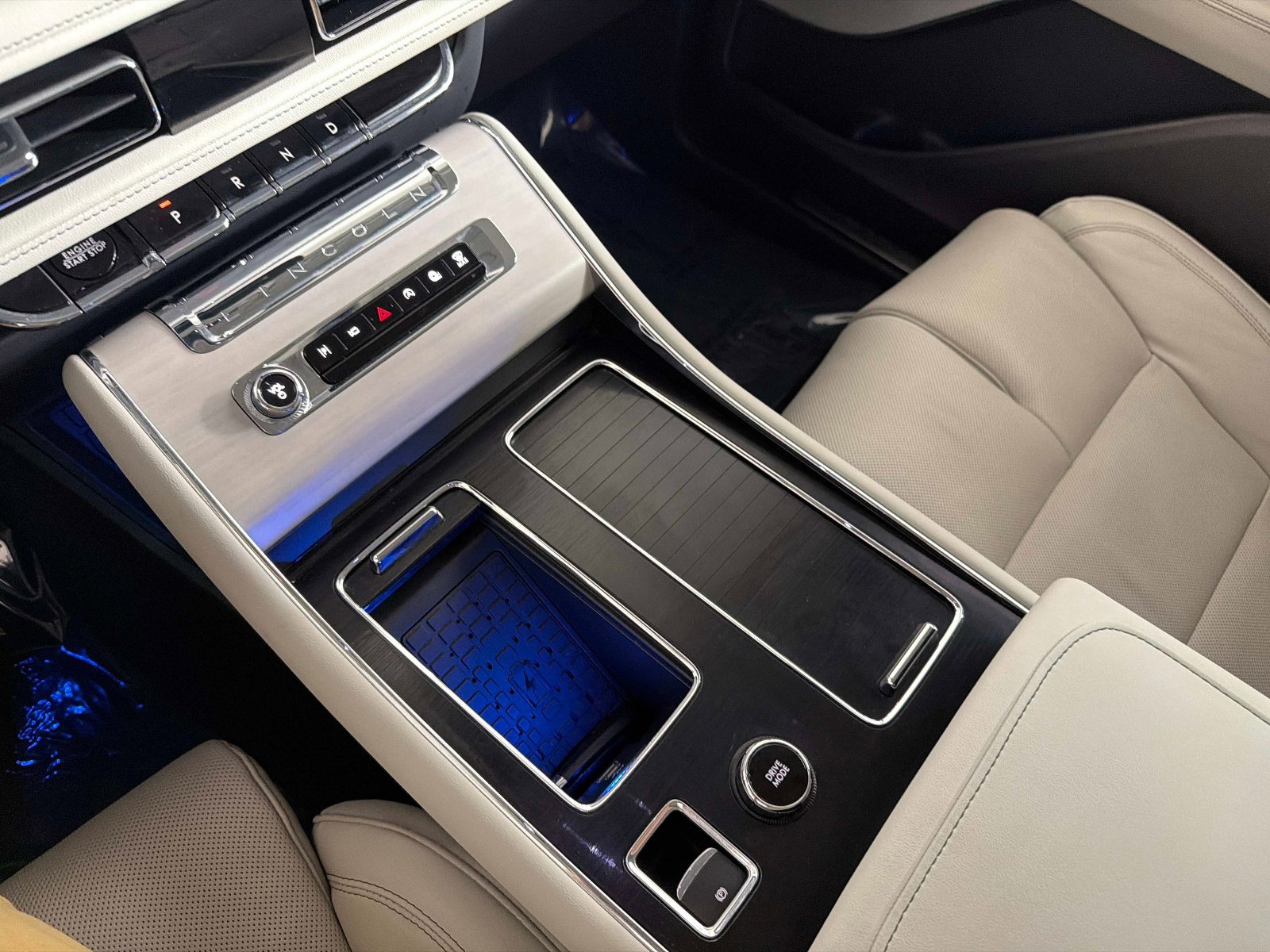 Used 2025 Lincoln Aviator Reserve w/ Equipment Group 201A AWD/4WD image 46