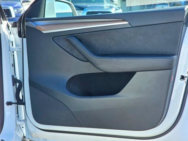 Used 2023 Tesla Model Y Long Range image 27