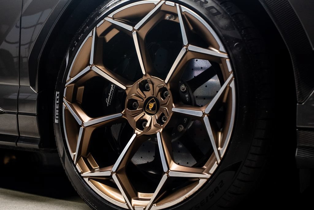 Used 2023 Lamborghini Urus Performante AWD/4WD image 15