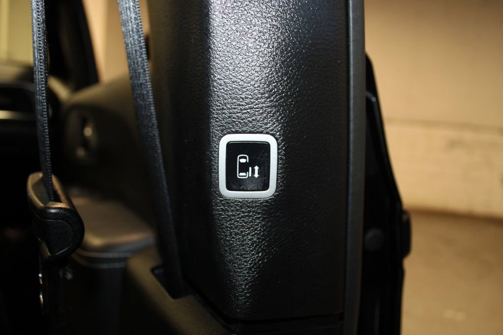 Used 2025 Chrysler Pacifica Limited FWD image 35